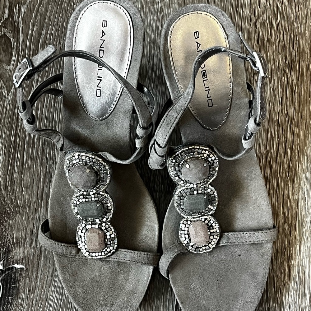 Bandolino Elegant Gray Beaded Sandals